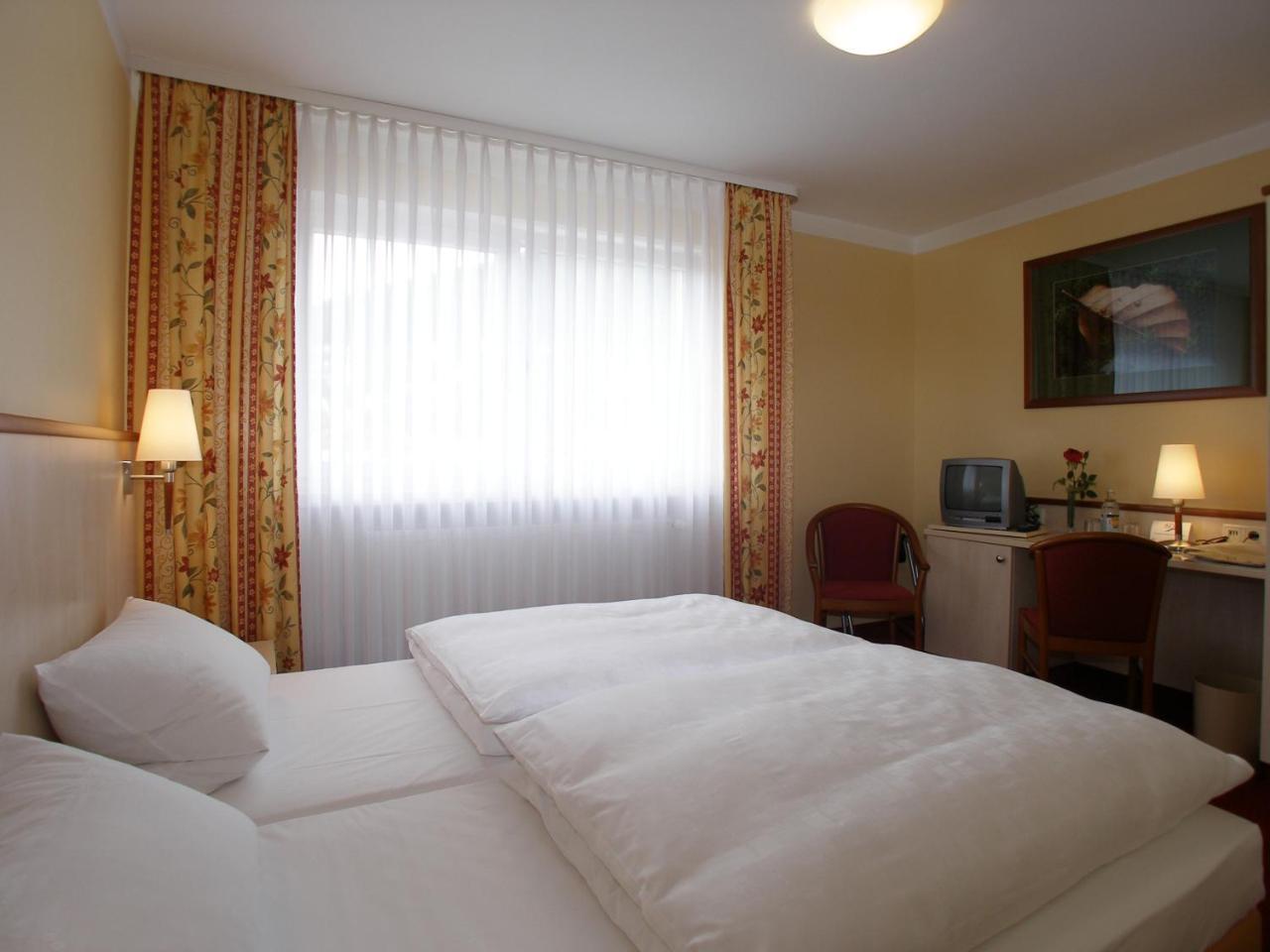 Gasthof-Landhotel-Metzgerei Zum Stern Rudenau Buitenkant foto