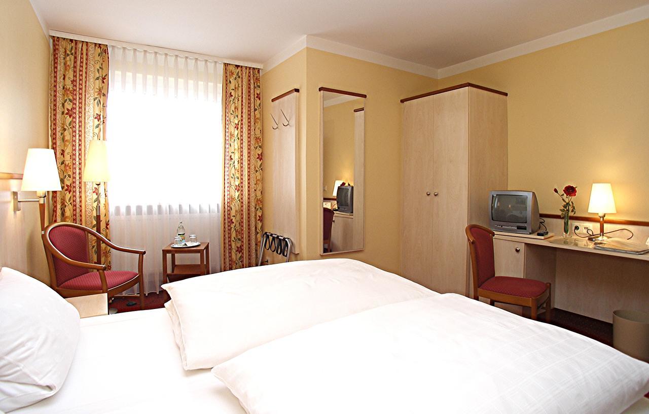 Gasthof-Landhotel-Metzgerei Zum Stern Rudenau Buitenkant foto